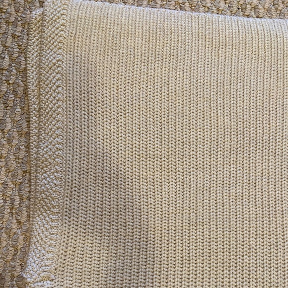 Knit Turtleneck Aritzia - Picture 3 of 3
